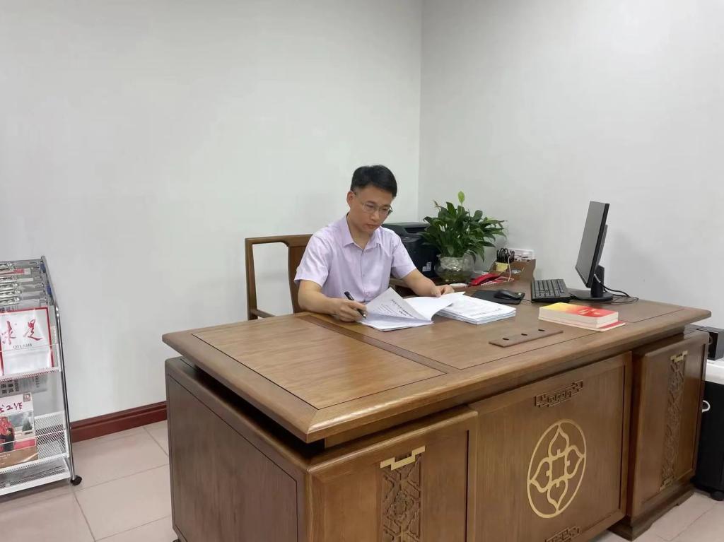 开云（中国）校友许云获评第六届  广东省“人民满意的公务员”称号